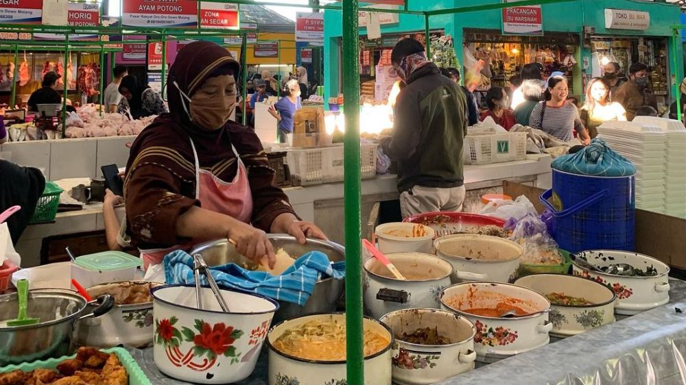 Kuliner Pasar Oro-Oro Dowo - Nasi Jagung Bu Sumiati
